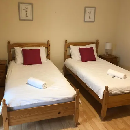 Apartment 3 Bedroom On The Docks In